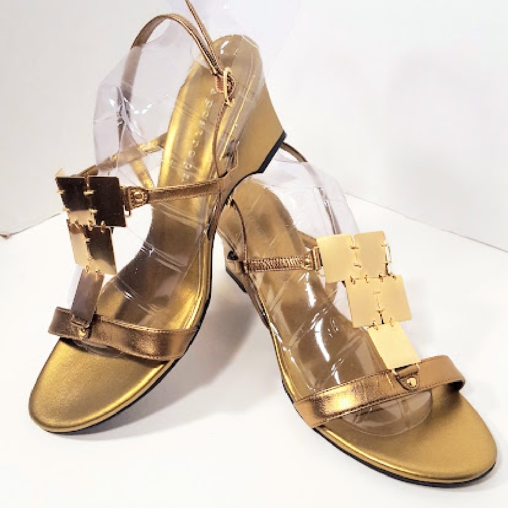Apostrophe Gold Sandals wedge size 7 EUC